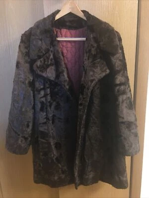 Chaqueta acolchada forrada vintage años 80 piel sintética marrón felpa texturizada mujer Foto 1 de 4