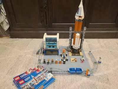 LEGO CITY: Deep Space Rocket & Launch Control 60228 Complete w/Manual, Minifigs - Image 1 of 4