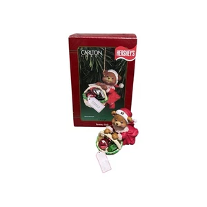 Carlton Cards Hershey’s Yummy Yule Bear Ornamento 1998 Cesto Scatola di Caramelle Natale - Foto 1 di 8