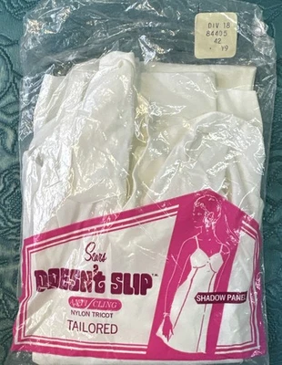 De colección Completo Slip Sears The-Doesn't-Slip Anti-adherente Blanco 45 Alto Nuevo de Lote Antiguo Foto 1 de 2