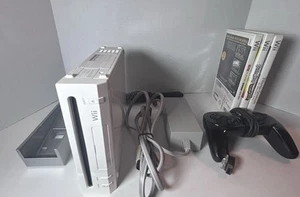 Nintendo RVL-001 Wii Konsole Bundle mit 3 Spielen nicht getestet - Bild 1 von 11
