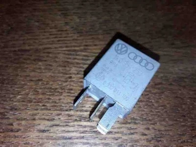 Relè VW PASSAT Variant B6 3C5 1K0951253 2.00 Diesel 103kw 2007 25463573 - Immagine 1 di 3