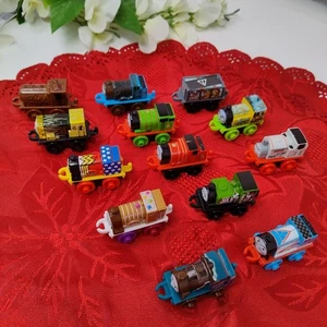 Thomas el Tren y Amigos Minis Mini Motores N Coches Lote de 13 Diferentes - Imagen 1 de 10
