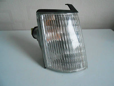 RENAULT 21 1986-1994.O/S FRONT INDICATOR LIGHT/LAMP&BULB HOLDER.( 7700766829) - Image 1 of 2