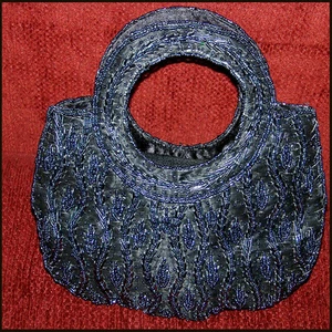 Schwarze Perlen bestickt Satin Geldbörse, Party Geldbörse, Abendtasche mit Griff. - Bild 1 von 4