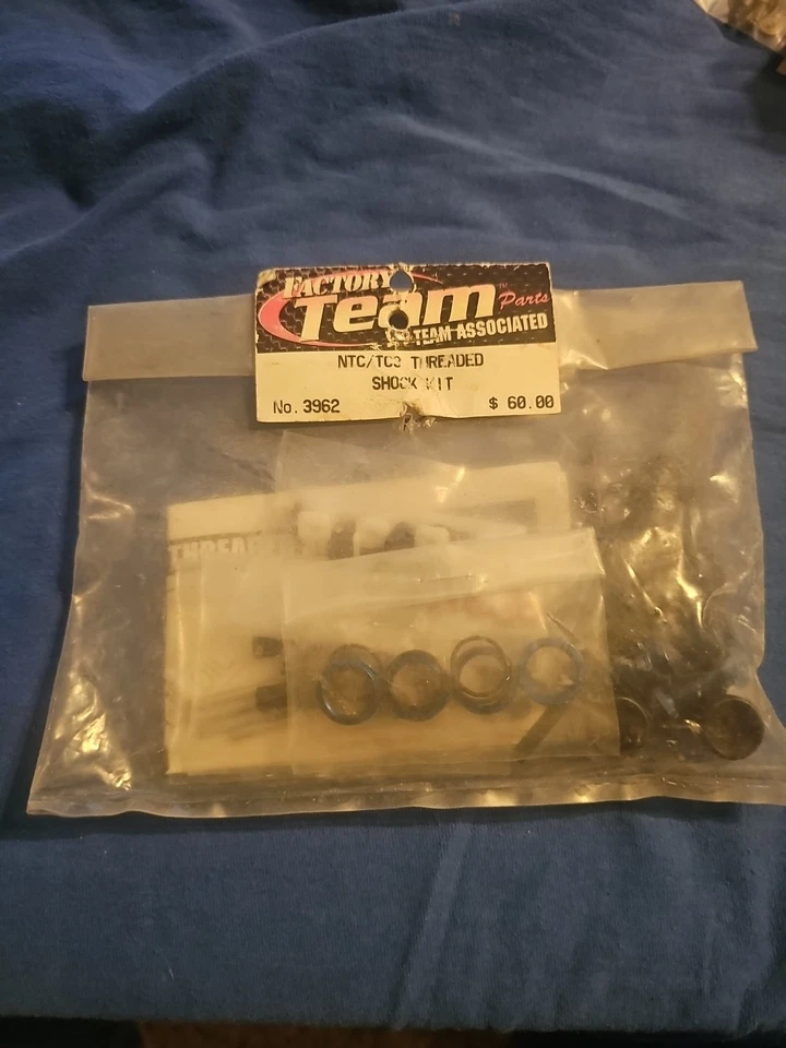 Team Associated #3962 Factory Team Aluminum Threaded Shocks for RC TC3 NTC3 (M1) - Image 1 of 4