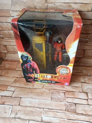 Dr Who The Satan pit Set With Dr Who Action figure Boxed 10th Doctor - Image 1 of 4