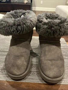UGG Australia Classic Short Button Grey Boot Women 8,Sheepskin Lined 5591 - Picture 1 of 19