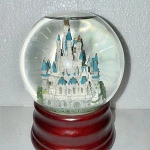 Disney World Snow Globe Cinderella Castle "A Dream Is A Wish" Vtg collectible - Picture 1 of 3