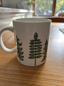 Starbucks Pine Trees Green White Coffee Mug Cup 2015 Christmas 12 FL oz Holiday - Picture 1 of 3