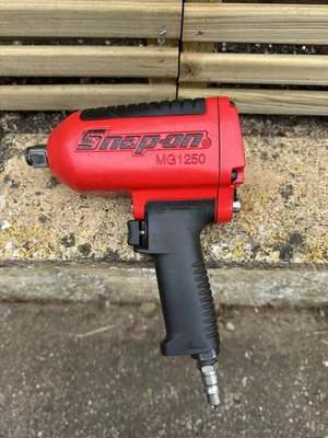 Snap-on MG1250 3/4" Drive Heavy-Duty Air Impact Wrench - Red - Image 1 of 4