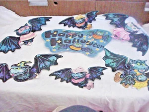 VINTAGE HALLOWEEN DEKO 7 STÜCK 2-SEITIGE AUSSCHNITTE GRUSELIGE FLEDERMÄUSE ZUM AUFHÄNGEN - Bild 1 von 8