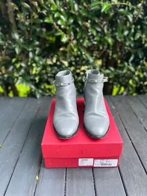 Botas Gris Valentino Rockstud - Talla 41.5 Foto 1 de 4