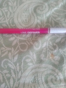 New Maybelline Line Definer Liquid Eyeliner Shade Black