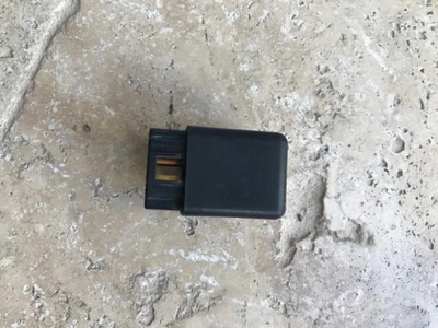 Suzuki GSX-R 750 W II GR7BB GR7BA 1992-1994 Relais Omron G8MS-S23 - Photo 1/4