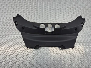 Cubierta de respaldo delantero Suzuki Burgman 400 AN400 2007-2016 46215-05H50 - Imagen 1 de 9