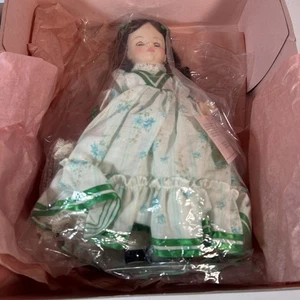 Madame Alexander Puppe 14 Zoll SCARLETT - #1591 mit Armanhänger  - Bild 1 von 6