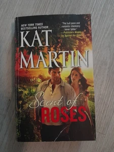 2006 "Scent of Roses" by Kat Martin, Paperback Novel - Imagen 1 de 3