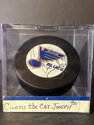 Disco de blues autografiado por Curtis the Cat Joseph St. Louis con estuche NHL Foto 1 de 4