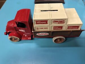 Ertl Coin Bank 1926 Mack Bulldog True Value Delivery Truck with Crates D12