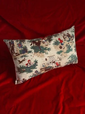 Coussin Le Petit Chaperon Rouge tissu ancien et velours 30 x 50 cm - Photo 1/4