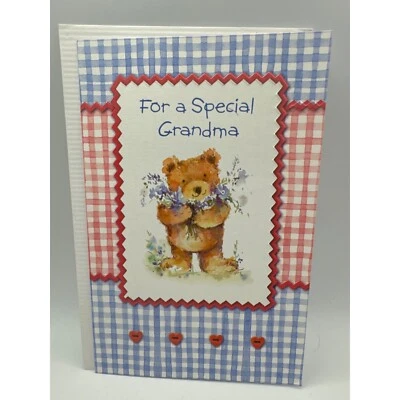 Tarjeta del día de los abuelos American Greetings para un diseño especial de abuela oso Foto 1 de 3