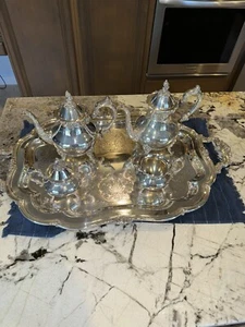 Vintage Oneida Venetian Silver Plated 5 Piece Footed Ornate Tea & Coffee Set - Picture 1 of 24