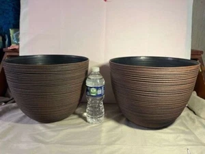 Set of 2 New Egg Base Flower Pots - Picture 1 of 3