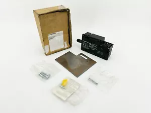 New Schmersal TZFWN24VDC/BU Safety Switch, 250VAC, 8A, 101028610 - Picture 1 of 7