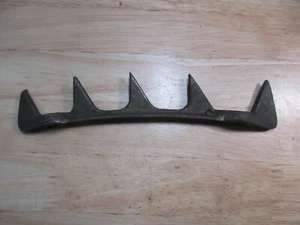 Motosierra Homelite Bucking Spike P/N 55103 placa de parachoques tala perro latón OEM - Imagen 1 de 5