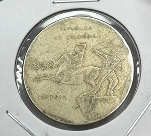World Coin 1982 Colombia 10 Pesos Copper-Nickel-Zinc KM#270 Circulated - Picture 1 of 4