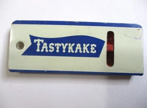 Fischietto di latta vintage Tastykake, made in USA da Kirchhof, Newark, N.J. - Foto 1 di 8
