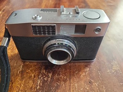 Cámara Ricoh Caddy Film 35 mm medio marco con lente 25 mm f2,8 - Para piezas/reparación Foto 1 de 4