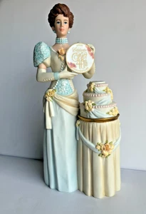 Figurina premio annuale Avon Lady Mrs. PFE Albee porcellana President's Club - Foto 1 di 6