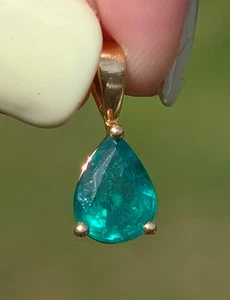 Contemporary Natural Emerald 18ct Yellow Gold Pendant - Picture 1 of 7