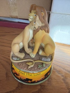 Precious Moments Disney Showcase Lion King "Feel the Love" Music Box 123705 - Picture 1 of 9