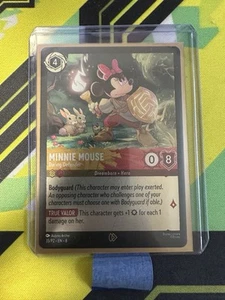 Minnie Mouse - Audace Defender - PROMO - Lorcana - Regno di Jafar 35/P2 TCG - Foto 1 di 1