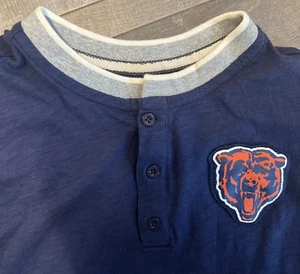 Chicago Bears T-Shirt Maglietta Uomo Grande Fanatici Blu Manica Lunga Collo Henley - Foto 1 di 9