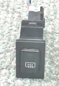 Genuine Isuzu Trooper Mk2 1991-98 Heated Rear Screen Switch +Vauxhall Monterey - Picture 1 of 3