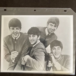 The Beatles Fab Four früher Fotodruck 8""x 10"" schwarz weiß - Bild 1 von 1