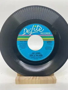 KOOL & THE GANG Just Friends / Take My Heart DE-LITE 815 45 7" VINYL - Imagen 1 de 2