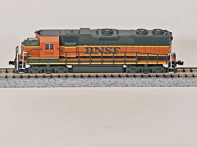 ATLAS N SCALE EMD GP-38 DIESEL LOCOMOTIVE ONLY BNSF 2158 KNUCKLE COUPLE W/ VIDEO - Image 1 of 4