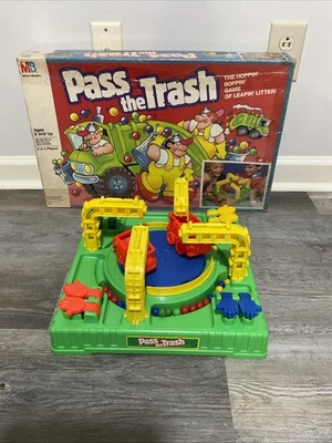 Pass the Trash Game 1987 de Milton Bradley instrucciones completas faltantes Foto 1 de 3