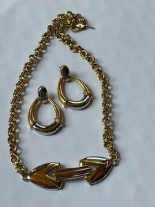 Lot of Monet Marked Open Circle Goldtone Chain w Silver & Goldtone Double Arrowh - Picture 1 of 11