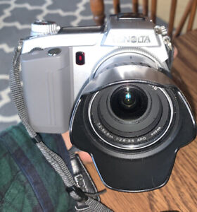 Minolta Dimage 5 3.3 Mega Pixels digital camera 7X Optical Zoom Tested Working