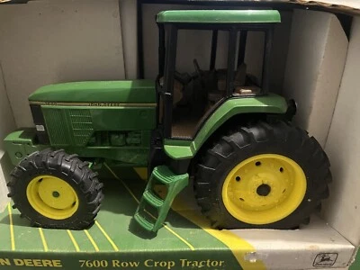 Ertl John Deere 1/16 7600 Tractor with MFWD 1992 - Image 1 of 2