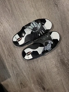 Jukz Euro-Soccer Themed Slides Men's Size L (9-10)  - Picture 1 of 3