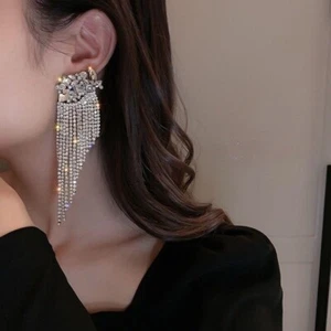 Orecchini a perno con cabochon bianchi e frange di strass pendenti 11,5cm - Foto 1 di 1