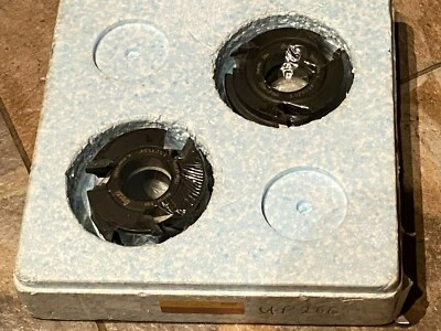 Freud UP266 2-Sided Bead Profile Shaper Cutter Set 1" Rail & Stile Door 1 1/4" B - Image 1 of 3