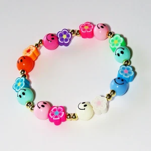 Bracciale faccine sorridenti e fiori polimerici con distanziali in oro, 6,5-7 pollici - Foto 1 di 4